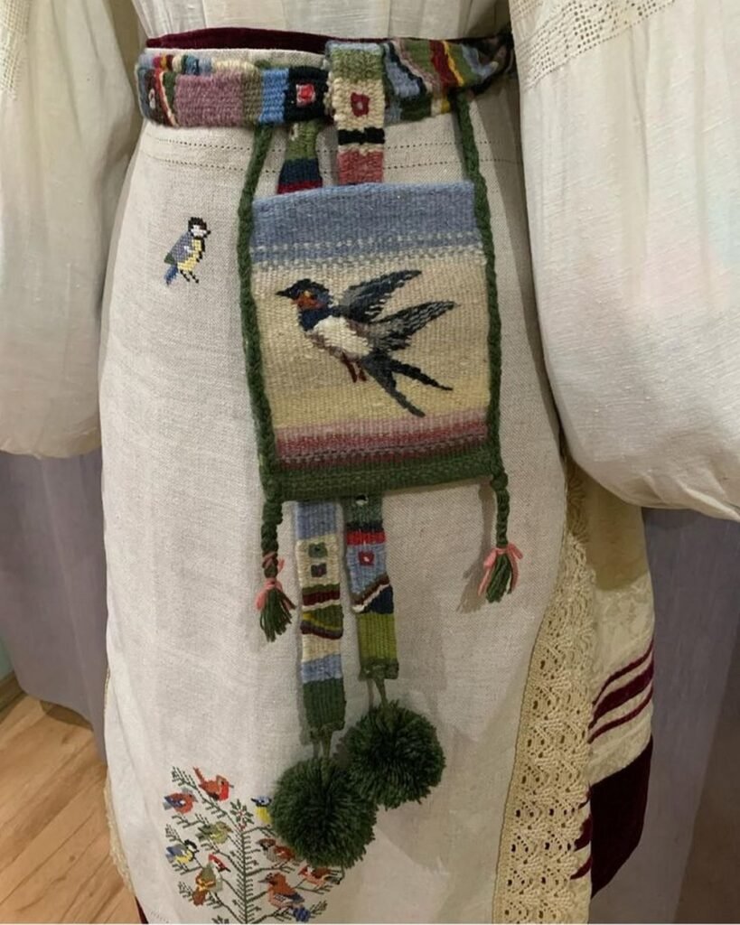 Crochet Flower Belt with Leaf Motifs
